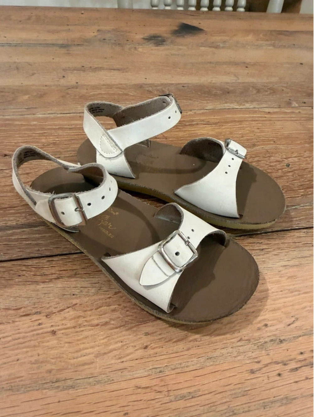 Kids white leather Sun-San Surfer sandals by Salt Water Sandals size 11